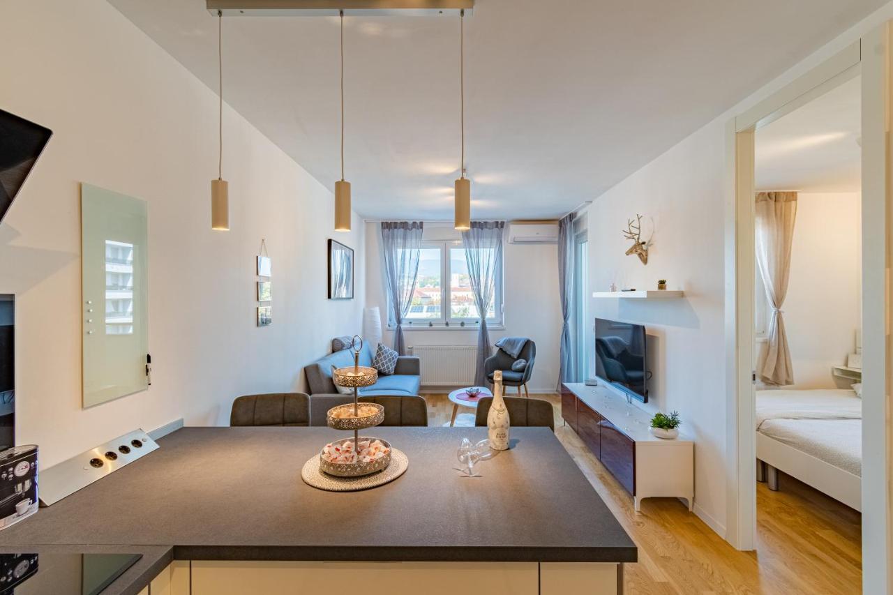 Apartment Flexible Selfcheckins 25 - - Garage - Loggia - New - Luxury